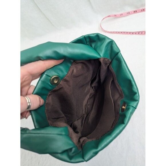 Small dak green plush tote bag with snap closure measures 9 x 9 x 3 O4 - Picture 5 of 8